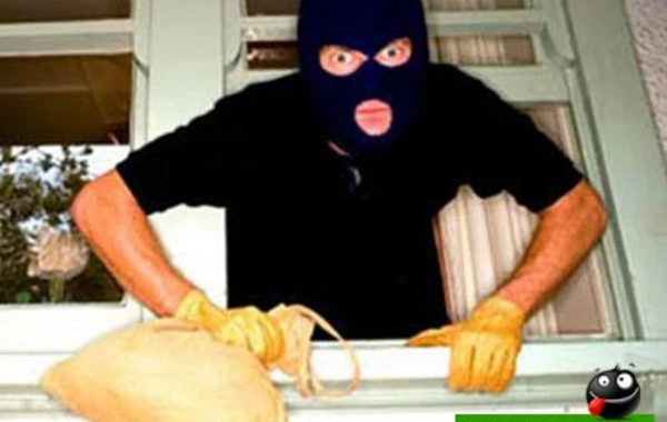 Bakıda xadimə çalışdığı evdən 5 min manatlıq qızıl oğurlayıb