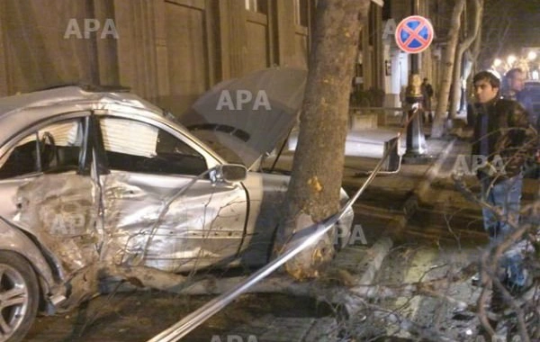 В Баку произошло тяжелое ДТП, есть жертва