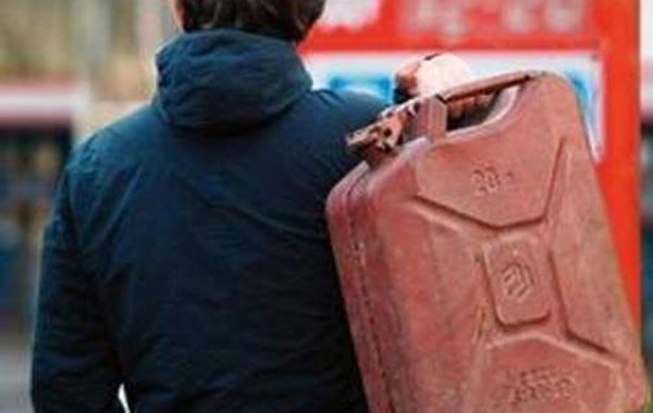 Qadının üzərinə benzin töküb yandıran sevgilisi ilə bağlı QƏRAR