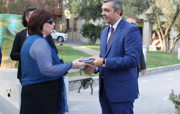 Prezidentin xanımı İçərişəhərdə oldu (FOTO)
