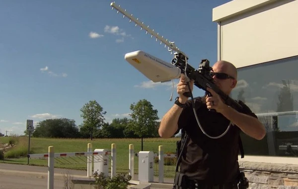 DroneDefender - винтовка против беспилотных правонарушителей (видео)