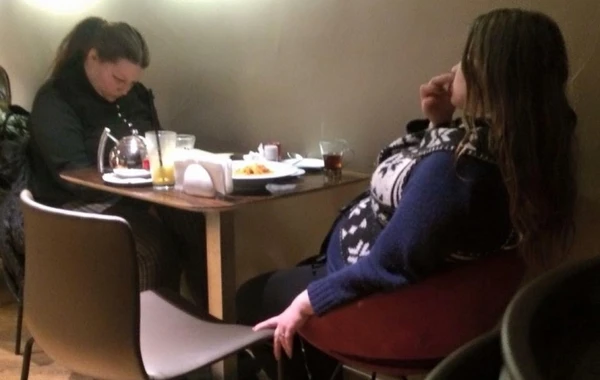 Bakıda restoranlara "pul atan" bacılar peyda oldu