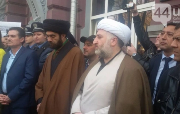 В Киеве пикетируют посольство Армении