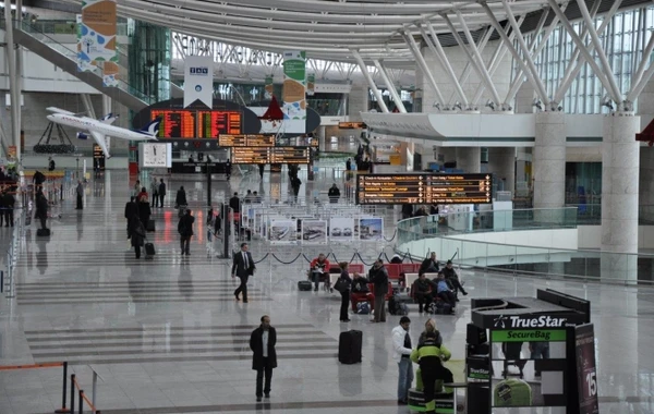 Varlı ailənin 11 yaşlı oğlunu Bakı aerportunda unutdular