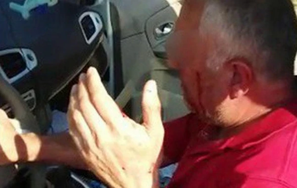 13 yaşlı qıza erotik mesajlar yazan "ağsaqqal"ı döyüb kameraya çəkdilər - VİDEO - FOTO