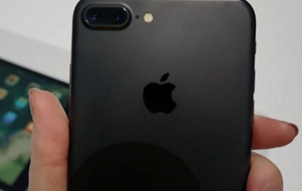 Maraqlı kampaniya: Ad-soyadını dəyişdir, pulsuz iPhone 7 al - FOTO