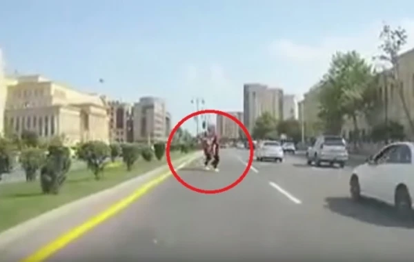 Bakıya gələn turistlər də yolu bizim kimi keçirlər - VİDEO