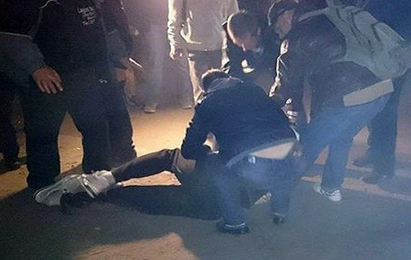 Bakıda gecə klubunda 3 kişi 1 qadını döydü