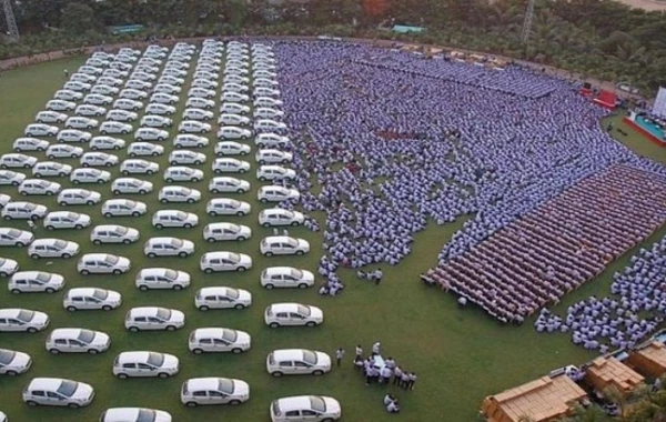 Şirkət rəhbəri işçilərinə 1000 maşın hədiyyə etdi