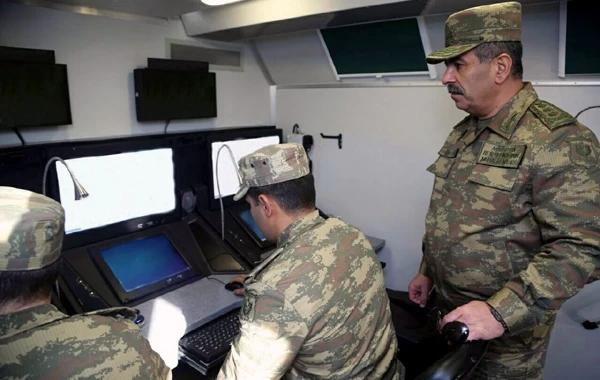 Zakir Həsənov irimiqyaslı hərbi təlimlərin keçirildiyi bölgədə (FOTO)
