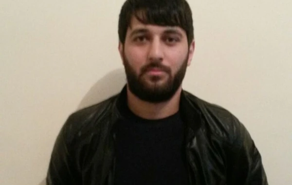 Bu şəxs mağazadan 8 min manatlıq kosmetika məhsulları və pul oğurlayıb