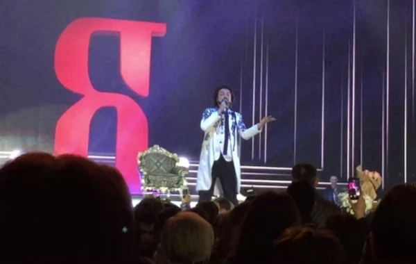 Filipp Kirkorov Bakı konsertində Azərbaycan mahnısı oxudu (VİDEO)