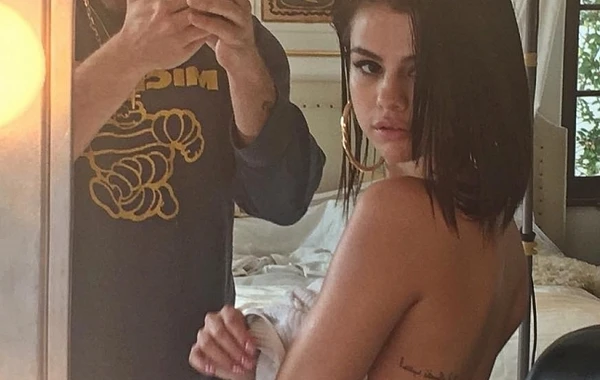 Hollivudun nümunəvi qızı soyundu (FOTO)