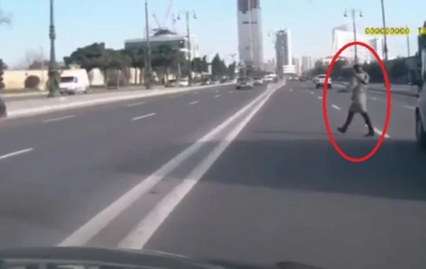 Bakıda gənc qız son anda ölümdən xilas oldu (VİDEO)