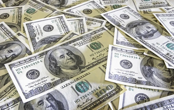 “Qara bazar”da dollar ucuzlaşmaqda davam edir
