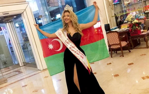 Azərbaycanlı model "Ən yaxşı gecə libası” nominasiyasında mükafat aldı (FOTO)