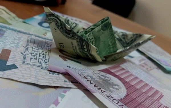 Manatla bağlı bədbin PROQNOZ: Dollar iki manatı keçəcək