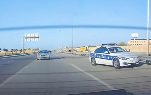 Polis avtomobili ilə kobud qayda pozub təhlükə yaradırlar - VİDEO
