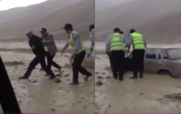 Bakı-Şamaxı yolunu sel apardı - Polis sürücüləri xilas etdi (VİDEO)
