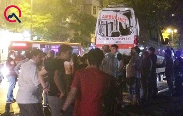 Bakıda məşhur klinikanın “ambulance”ı qəzaya düşdü - Foto
