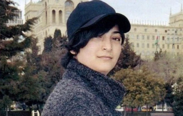 3 uşağını atıb başqasıyla qaçan ananın şəkili yayıldı - FOTO