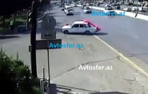 Sürücü yol polisi postunda “ruçnoy” çəkdi (VİDEO)