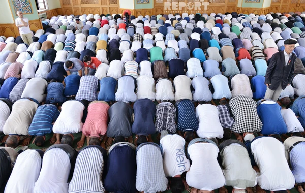 Bayram namazı qılındı