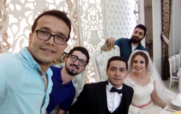 ARB TV-nin  aparıcısı evləndi (FOTO)