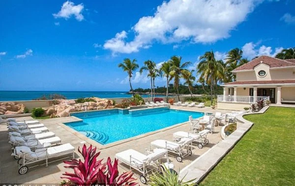 Ураган Ирма разрушил дома Трампа, Абрамовича и Брэнсона (фото)