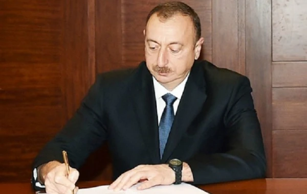 Prezident neft sənayesi işçilərini təltif edib - SİYAHI