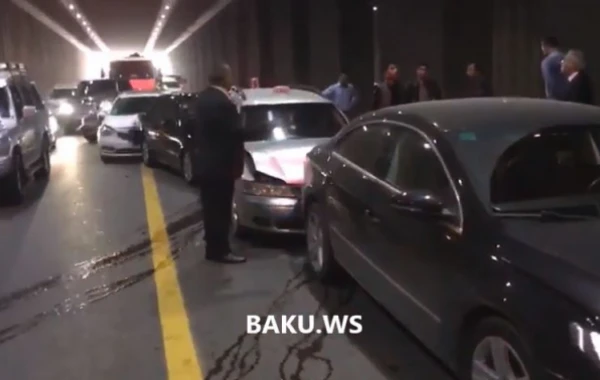 Bakıda baş verən zəncirvari qəzanın görüntüləri (VİDEO)