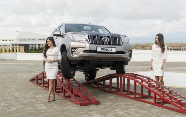 Yeni Toyota Prado özünə heyran etdi (FOTO)