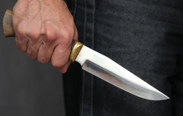 19 yaşlı oğlan sevdiyi qıza görə məşhur "Torqovı" küçəsində bıçaqlandı