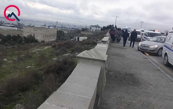 Bakıda dəhşətli qəza: sərnişin avtobusu dərəyə aşdı – VİDEO