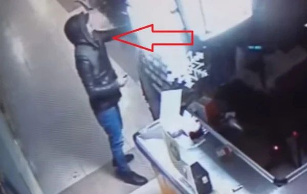 Bakıda marketdən oğurluq: 29 siqaret, 8 saqqız, 2 energetik içki və kassa (VİDEO)