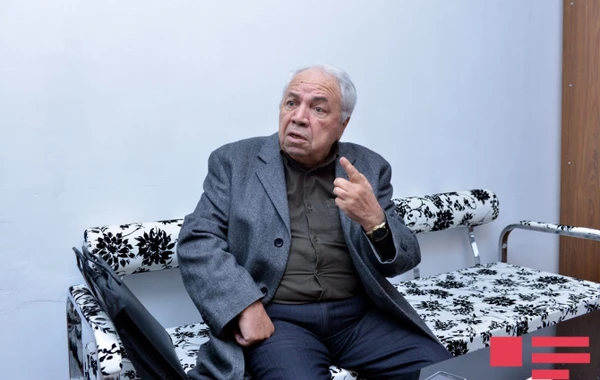 Yazıçı: “Bizim qızlar sekssiz həyat keçirirlər” (FOTO)