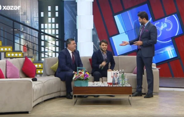 Zaur efirdə Namiq Mənanın oğlunu pərt etdi: "Dədənə de bir ayaqqabı alsın sənə" (VİDEO)