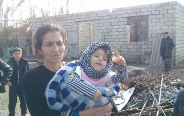 Azərbaycanda azyaşlı övladlarını yanğından xilas edən ata xəsarət aldı (FOTO)