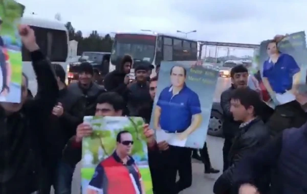 Manafı “Xəzər”in qarşısında “Galendewagen”lə qarşıladılar (VIDEO)