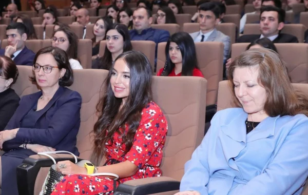 Leyla Əliyeva film təqdimatında - FOTO