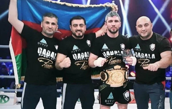 "Kobra" Pərviz dünya kəmərini qazandı (FOTO)