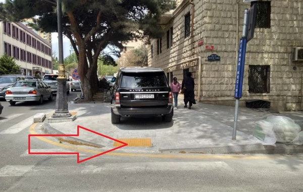 Bakıda qayda pozan sürücülər - "Range Rover"lə səkiyə çıxdı, yolu kəsdi (FOTO)