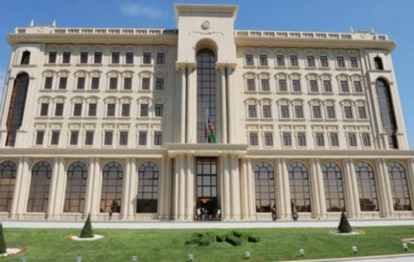 Yeni rəis təmizləmələrə başladı