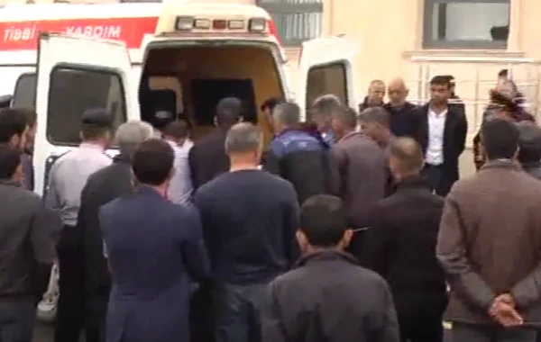 Azərbaycanda 42 yaşlı kişi sinif yoldaşını və qohumunu öldürüb polisə təslim oldu - TƏFƏRRÜAT - VİDEO