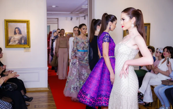 Dəb dünyasının yeni brendi “L’Atelier di Alta Moda” evinin növbəti defilesi keçirilib (FOTO)