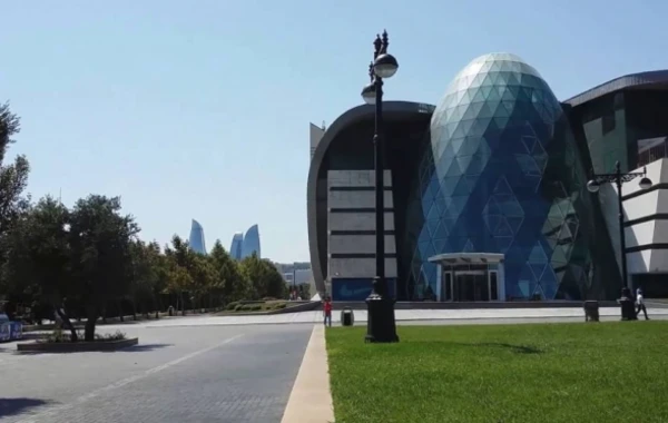 Bakıda 14 yaşlı qız “Park Bulvar”da itkin düşdü - polis hər yerdə onu axtarır