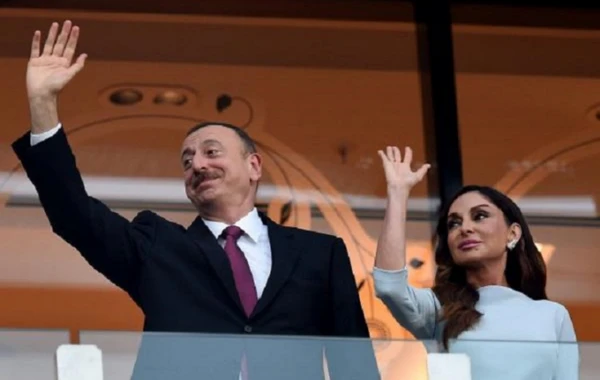 Prezident və xanımı AXC-nin 100 illiyi ilə bağlı keçirilən konsertdə  (YENİLƏNİB)