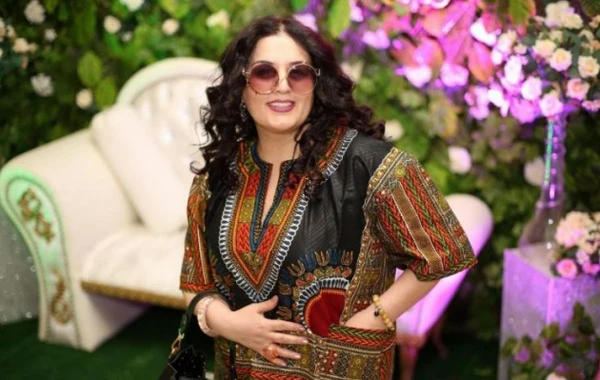 Elza Tolikə cavab verdi: Yəqin maşınına təkər aldırmaq istəyir deyə, Damlanı tərifləyir