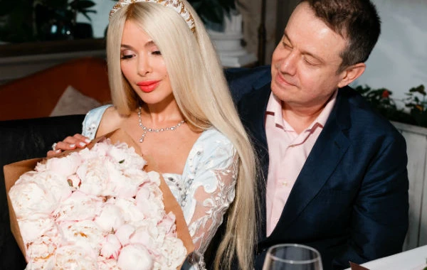 Певица Алена Кравец сыграла свадьбу с избившим ее мужем-олигархом (фото)