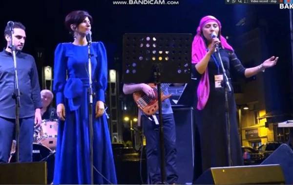 Azərbaycanlı müğənni “Sarı gəlin”i erməni ifaçı ilə duet oxudu - VİDEO+FOTO